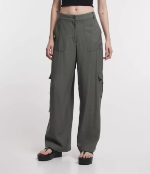 Calça Alfaiataria Com Bolsos Cargo E Ajustadores Verde