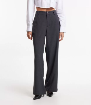 Calça Reta Em Alfaiataria Com Bolsos Cinza Chumbo