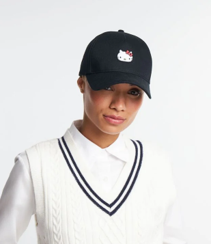 Boné Aba Curva Em Sarja Com Bordado Hello Kitty Preto