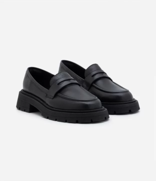 Sapato Mocassim Em Couro Com Solado Tratorado Preto