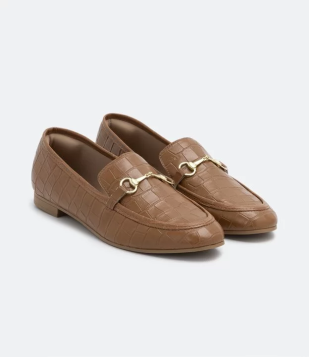 Sapato Loafer Com Textura Croco E Bridão No Cabedal Marrom