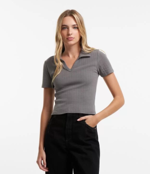 Blusa Cropped Em Ribana Com Gola Polo Cinza