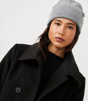 Gorro Com Dobra E Etiqueta Aplicada Cinza