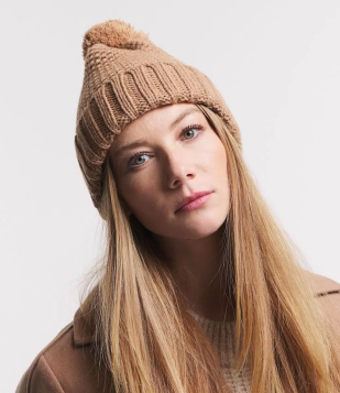 Gorro Em Tricô Com Pompom Marrom