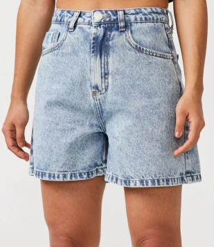 Short Mom Em Jeans Estonado Com Bolsos Azul Claro Estonado