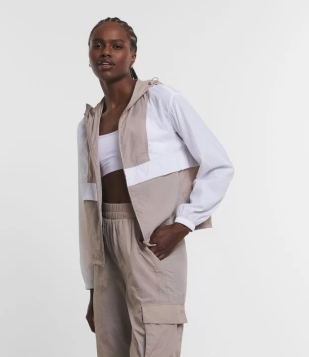 Jaqueta Corta-Vento Esportiva Colorblocking Com Capuz Bege/Branco
