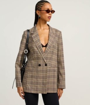 Blazer Alongado em Alfaiataria Xadrez com Bolso Embutido Cinza