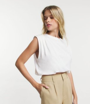 Blusa Cropped Sem Mangas Com Elástico Na Barra E Pregas No Ombros Branco