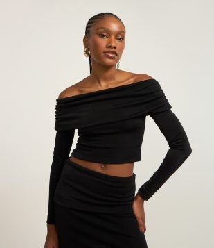 Blusa Curta Metalizada com Pala Larga Ombro a Ombro Preto