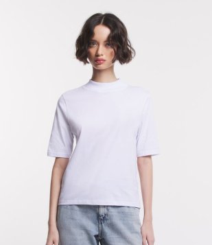 Blusa Em Meia Malha Com Golinha Alta E Manga Curta Branco