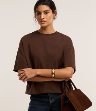 Blusa Oversized Básica em Malhão com Manga Curta Marrom