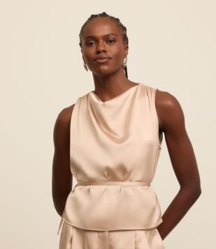 Blusa em Cetim com Gola Degagê e Amarração na Cintura Pêssego