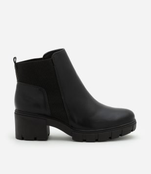 Bota Coturno com Sola Tratorada e Detalhe Canelado Preto