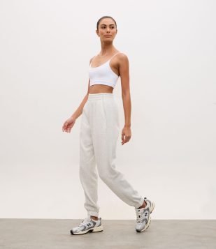 Calça Jogger Esportiva em Moletom com Recortes Canelados Cinza