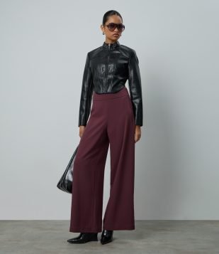 Calça Pantalona Alfaiatada com Cós e Pregas Vinho