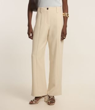 Calça Reta em Alfaiataria com Detalhe de Fenda Bege