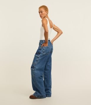Calça Wide Leg em Jeans com Bolso Cargo Azul Escuro