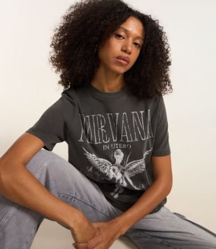 Camiseta Alongada em Algodão com Estampa Anjo Nirvana Preto Acinzentado