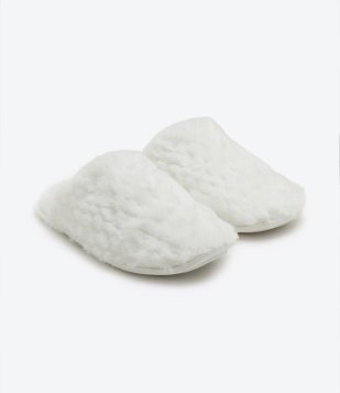 Pantufa Fechada Com Pelinhos Em Escamas Branco