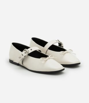 Sapatilha Forrada e Tira com Ilhós e Laço Frontal Off White