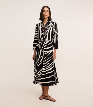 Vestido Chemise em Viscose com Estampa Abstrata Preto