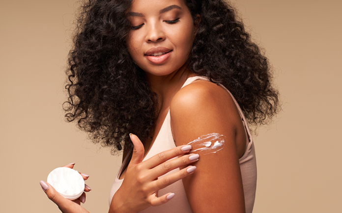 Como cuidar da pele do corpo? Saiba tudo sobre o bodycare!