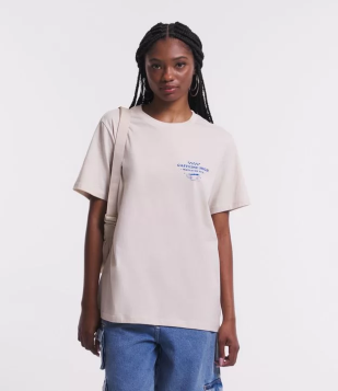 Camiseta Alongada Em Meia Malha Com Estampa Xícara De Café Frente E Costas Off White