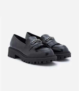 Sapato Loafer Tratorado Com Enfeite No Cabedal Preto