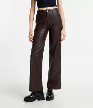 Calça Reta Em Pu Com Bolsos Grandres Marrom