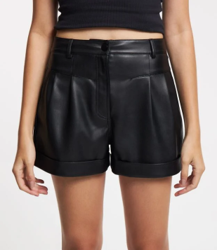 Short Alfaiatado Em PU Com Pregas E Barra Dobrada Preto