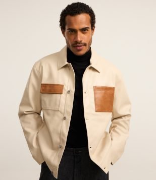 Jaqueta Trucker em Material Sintético com Bolso Contrastante Bege