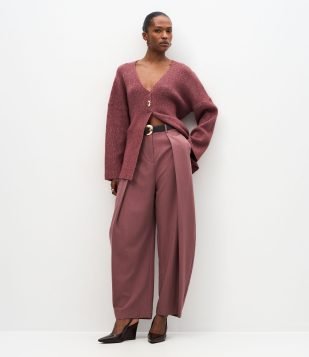 Calça Barrel Alfaiatada com Pregas Frontais e Cinto em PU Rosa
