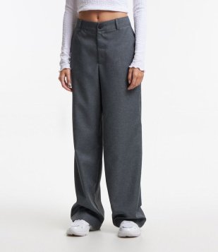 Calça Reta Em Alfaiataria Com Passantes Cinza