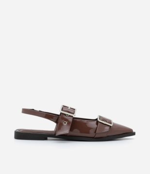 Sapatilha Slingback com Bico Fino e Fivelas Marrom