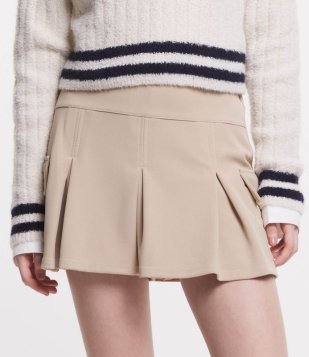 Short Saia em Crepe com Pregas e Bolso Cargo Bege