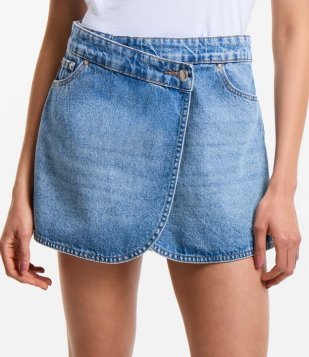 Short Saia em Jeans com Sobreposição e Abotoamento Azul