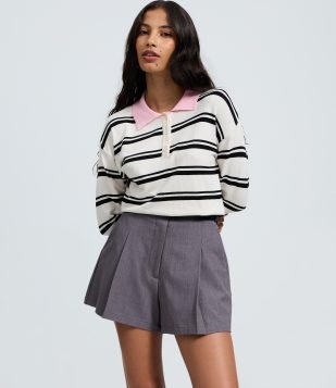 Short em Alfaiataria Lisa com Cinto Fino Cinza