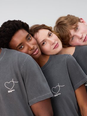 Todos Unidos Pelo RS: Lojas Renner lança coleção inédita em apoio a reconstrução do Rio Grande do Sul