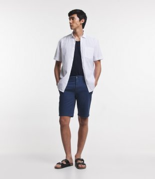 Bermuda Slim em Sarja com Elastano Azul