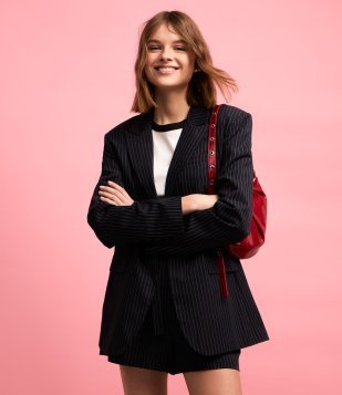 Blazer Alongado em Alfaiataria com Listras Risca de Giz Azul Marinho