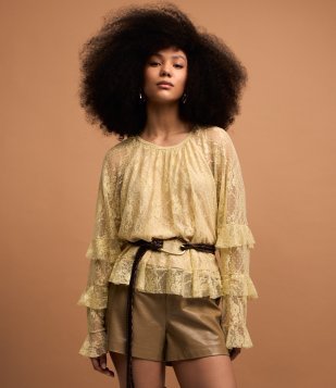 Blusa Bata com Textura Floral e Babados Amarelo