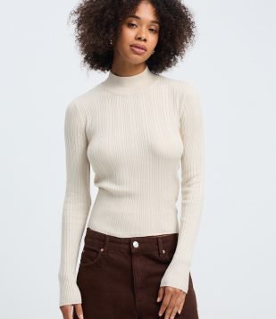 Blusa Retilínea Tricô com Gola Alta Adulto Off White