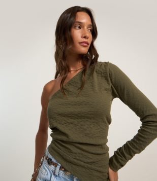 Blusa Texturizada com Um Ombro Só e Franzido no Ombro Verde
