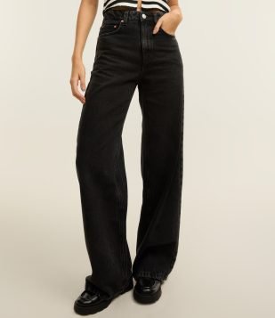 Calça Wide Leg Jeans com Cintura Alta e Barra Corte a Fio Preto