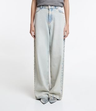 Calça Wide Leg em Jeans Dirty Washed com Tachas Azul Estonado