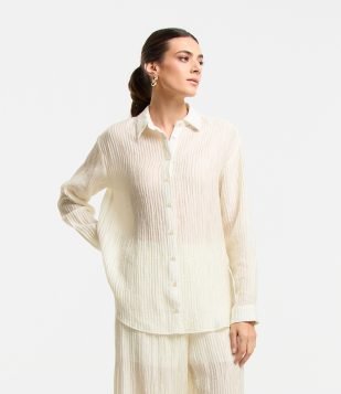 Camisa Alfaiatada com Textura Plissada e Abotoamento Off White