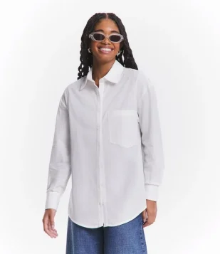 Camisa Alongada em Tricoline com Manga Longa e Bolso Branco