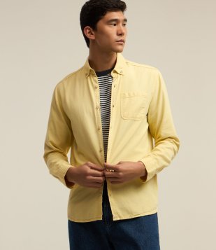 Camisa Regular em Oxford com Bolso Frontal Amarelo