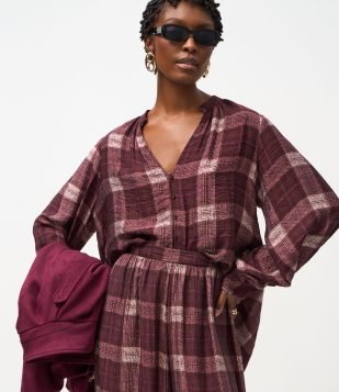 Camisa em Chalis com Gola Padre e Estampa Xadrez Vinho