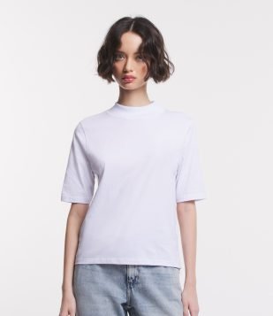 Camiseta em Algodão com Golinha Alta e Manga Curta Branco